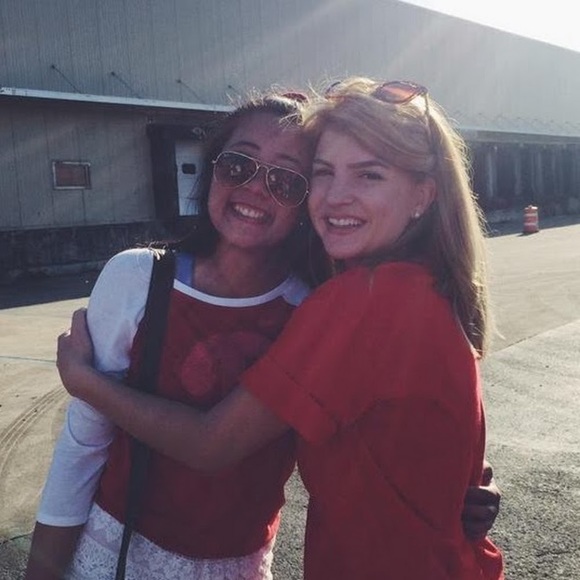 Meet your Posher, Nicole - Picture 1 of 1